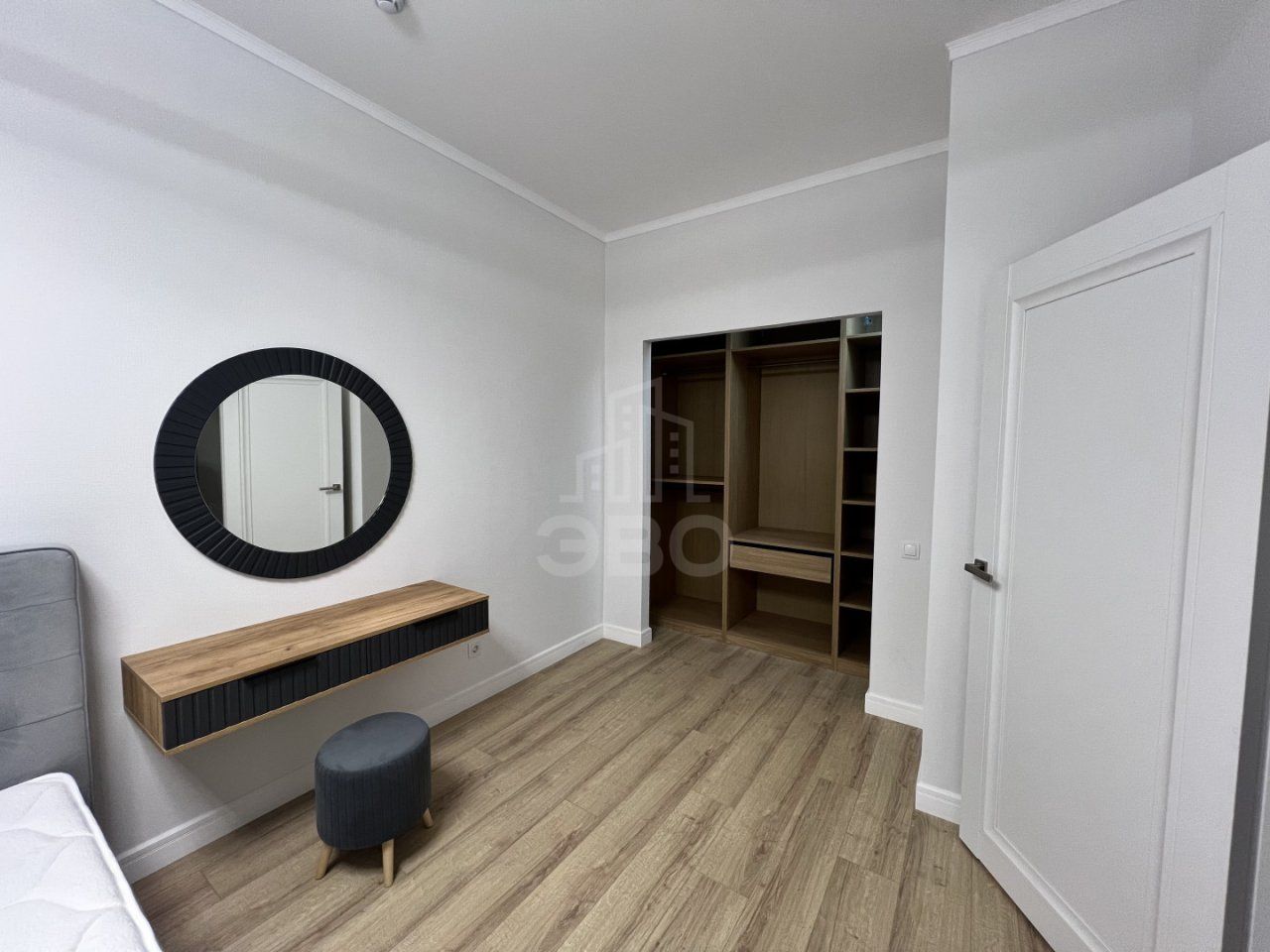 трехкомнатная квартира в Санкт-Петербурге по адресу: Миклухо Маклая наб., 3, к 1