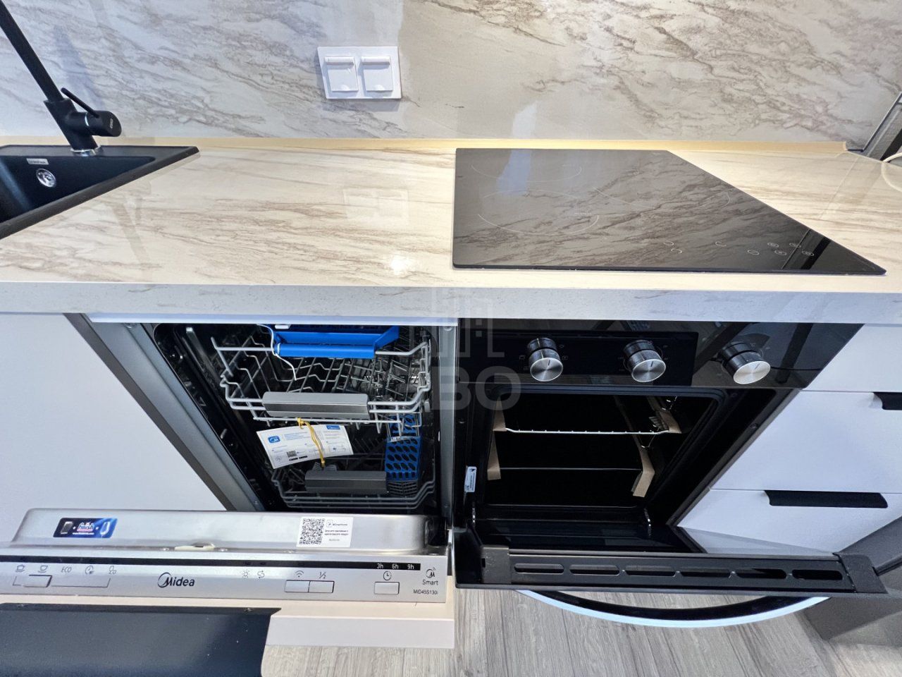 трехкомнатная квартира в Санкт-Петербурге по адресу: Миклухо Маклая наб., 3, к 1