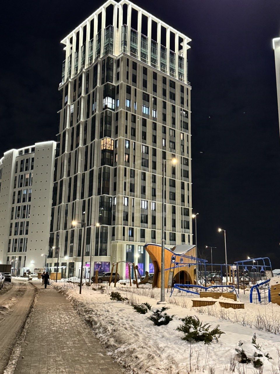 трехкомнатная квартира в Санкт-Петербурге по адресу: Миклухо Маклая наб., 3, к 1