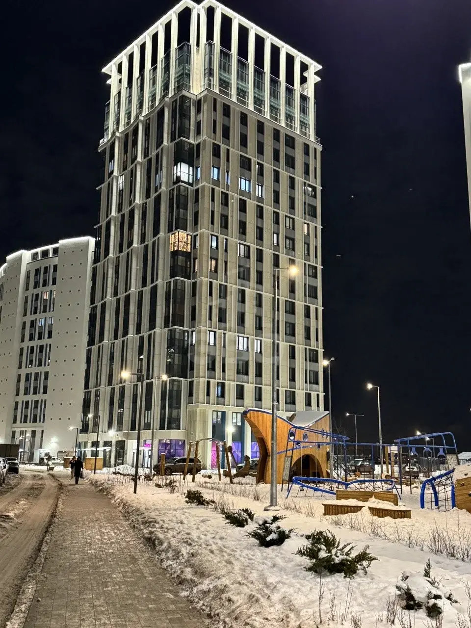 трехкомнатная квартира в Санкт-Петербурге по адресу: Миклухо Маклая наб., 3, к 1