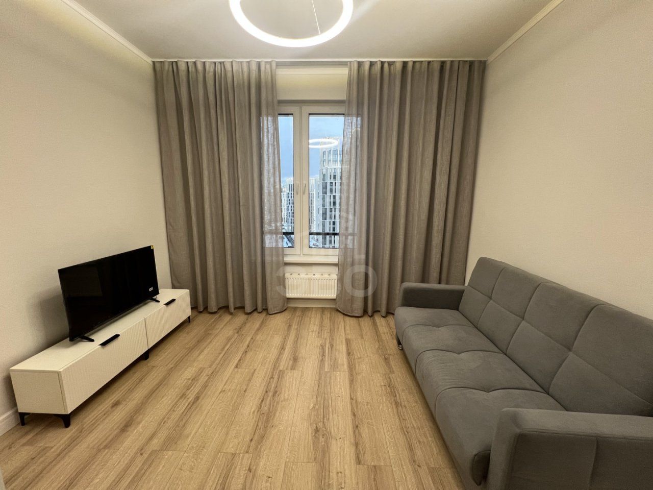 трехкомнатная квартира в Санкт-Петербурге по адресу: Миклухо Маклая наб., 3, к 1