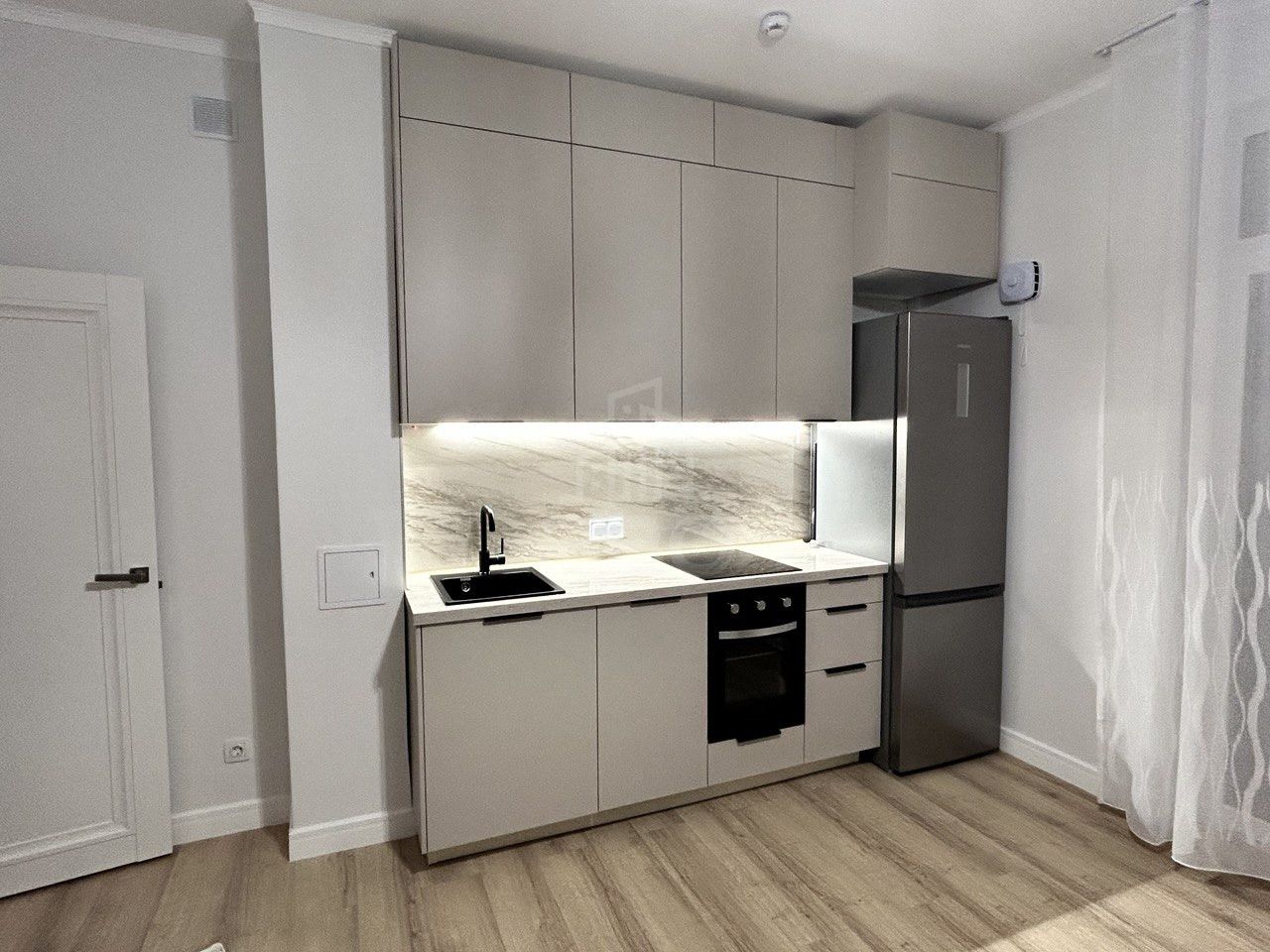 трехкомнатная квартира в Санкт-Петербурге по адресу: Миклухо Маклая наб., 3, к 1