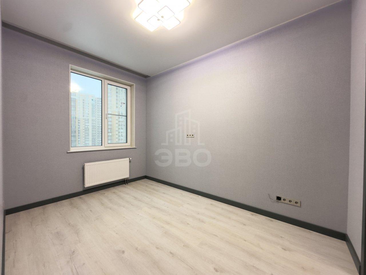 трехкомнатная квартира в Ленинградской области по адресу: Солнечная ул., 12