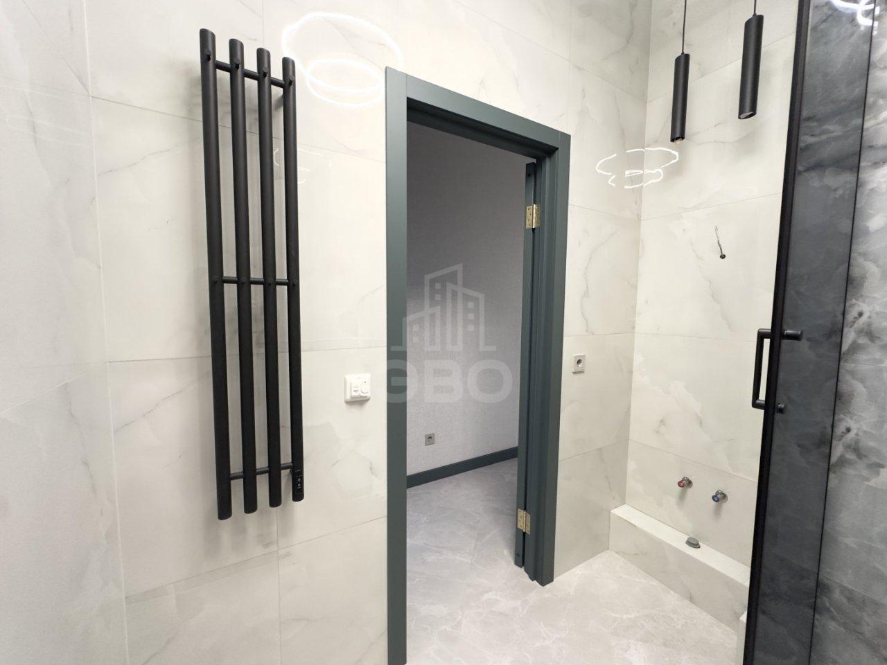 трехкомнатная квартира в Ленинградской области по адресу: Солнечная ул., 12