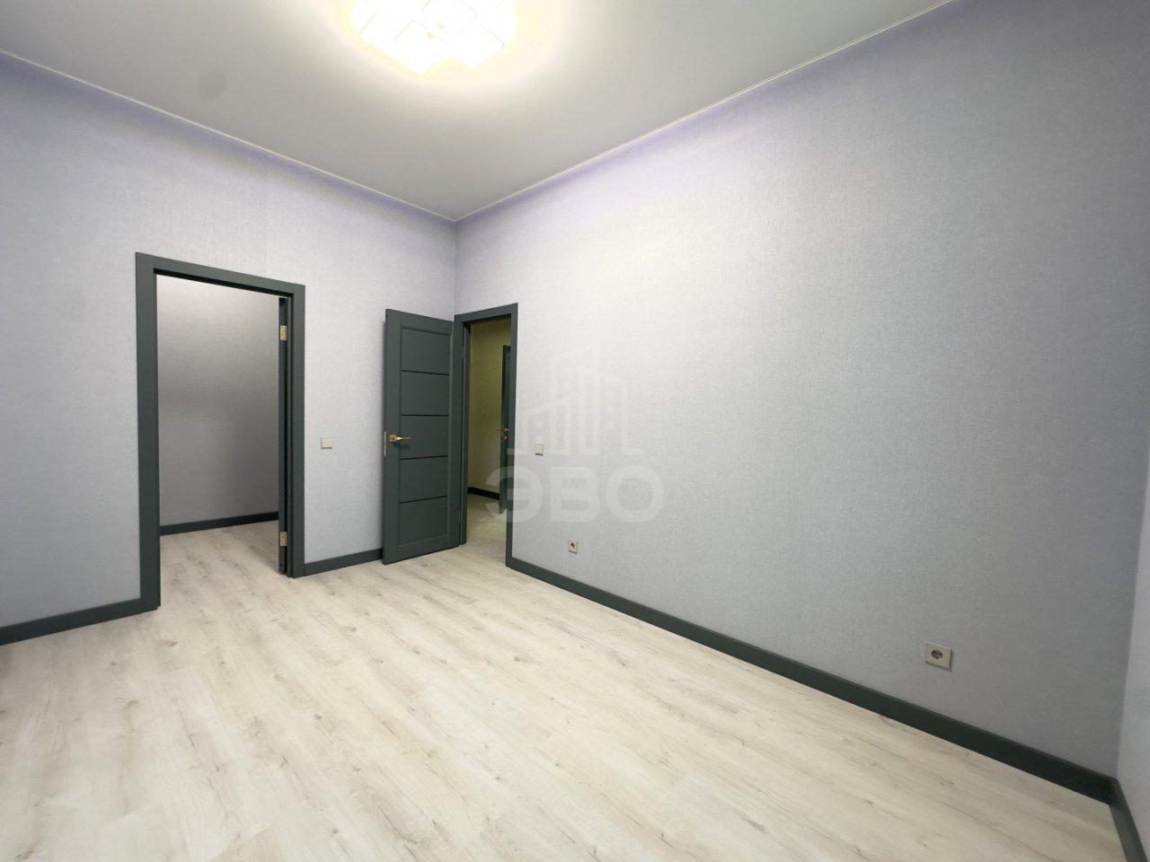 трехкомнатная квартира в Ленинградской области по адресу: Солнечная ул., 12