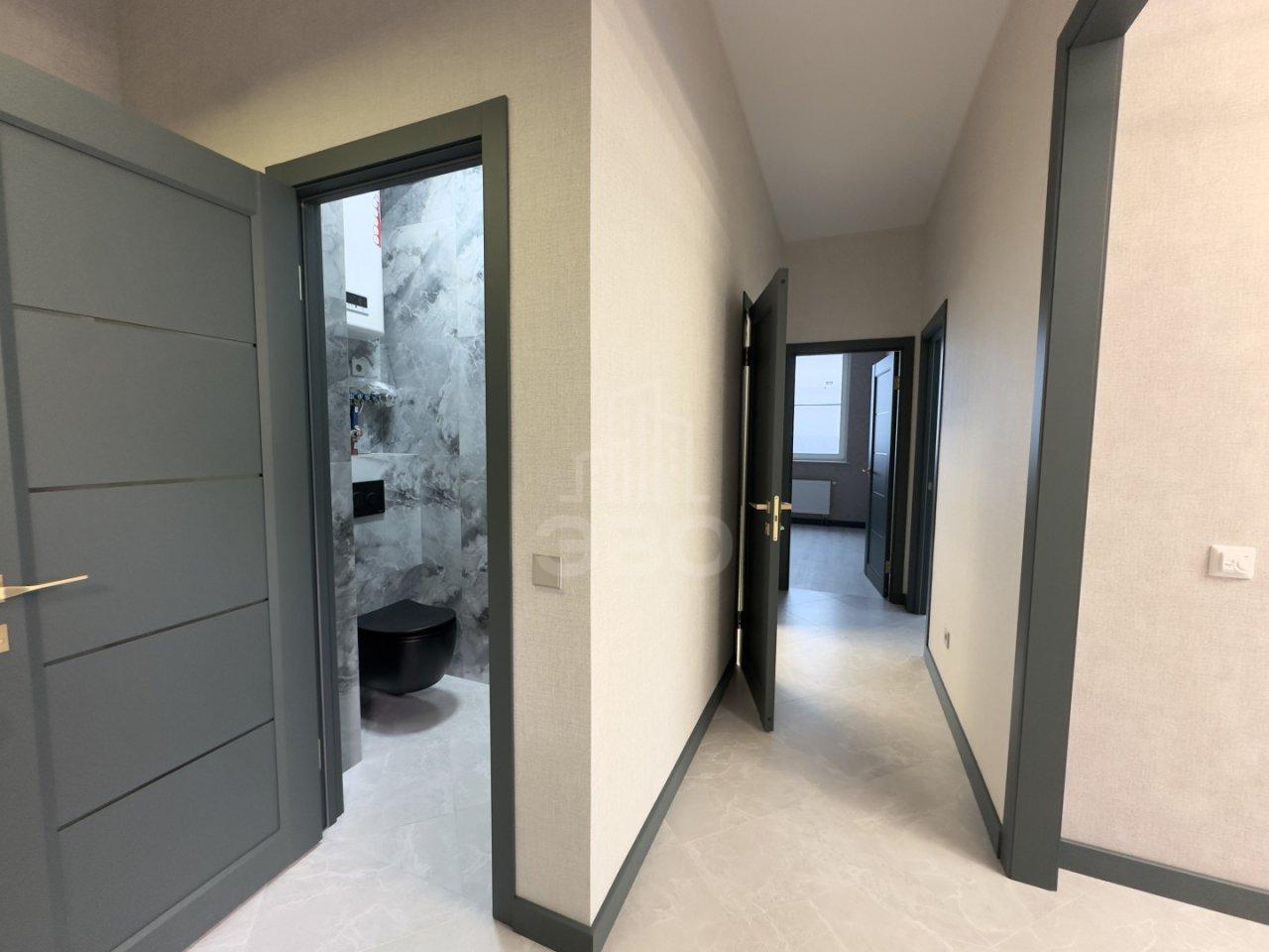 трехкомнатная квартира в Ленинградской области по адресу: Солнечная ул., 12