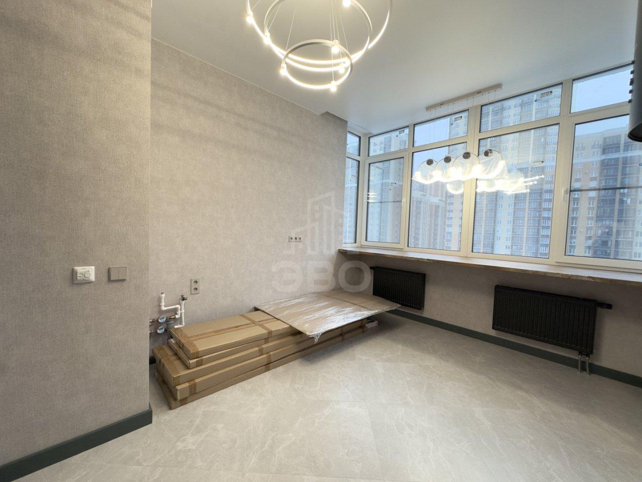 трехкомнатная квартира в Ленинградской области по адресу: Солнечная ул., 12