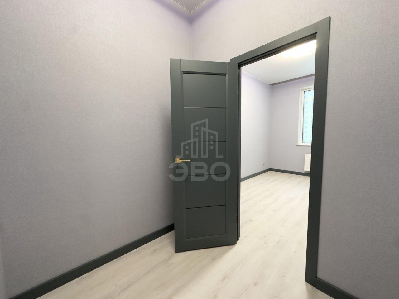 трехкомнатная квартира в Ленинградской области по адресу: Солнечная ул., 12