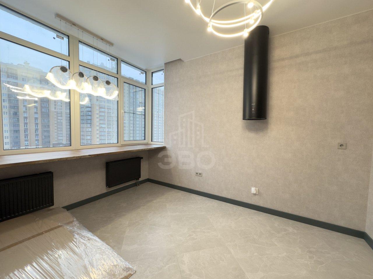 трехкомнатная квартира в Ленинградской области по адресу: Солнечная ул., 12