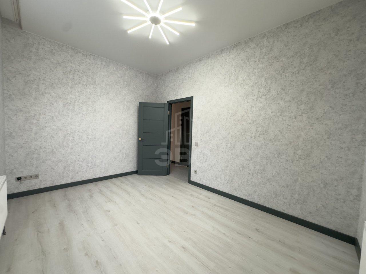 трехкомнатная квартира в Ленинградской области по адресу: Солнечная ул., 12