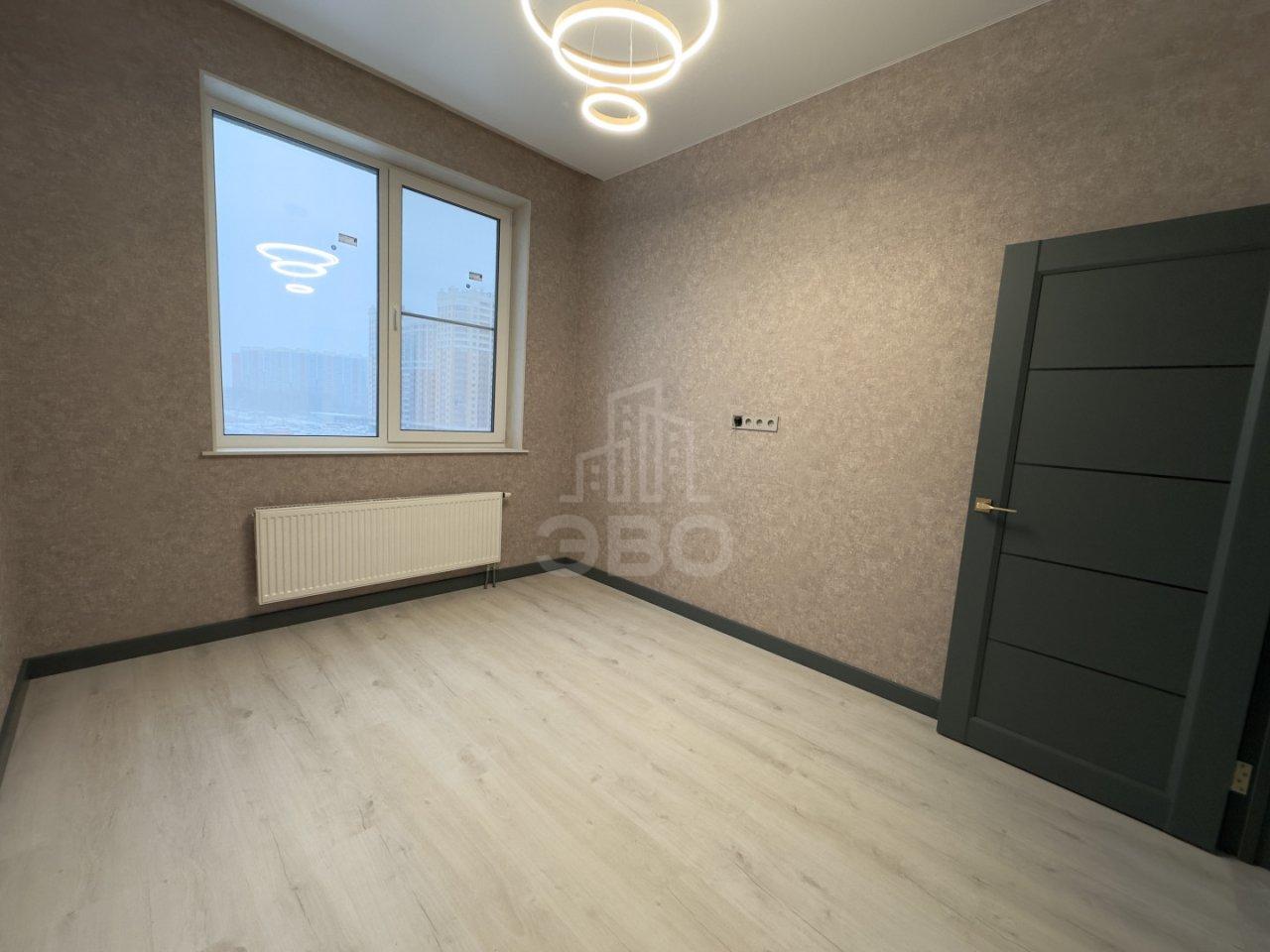 трехкомнатная квартира в Ленинградской области по адресу: Солнечная ул., 12