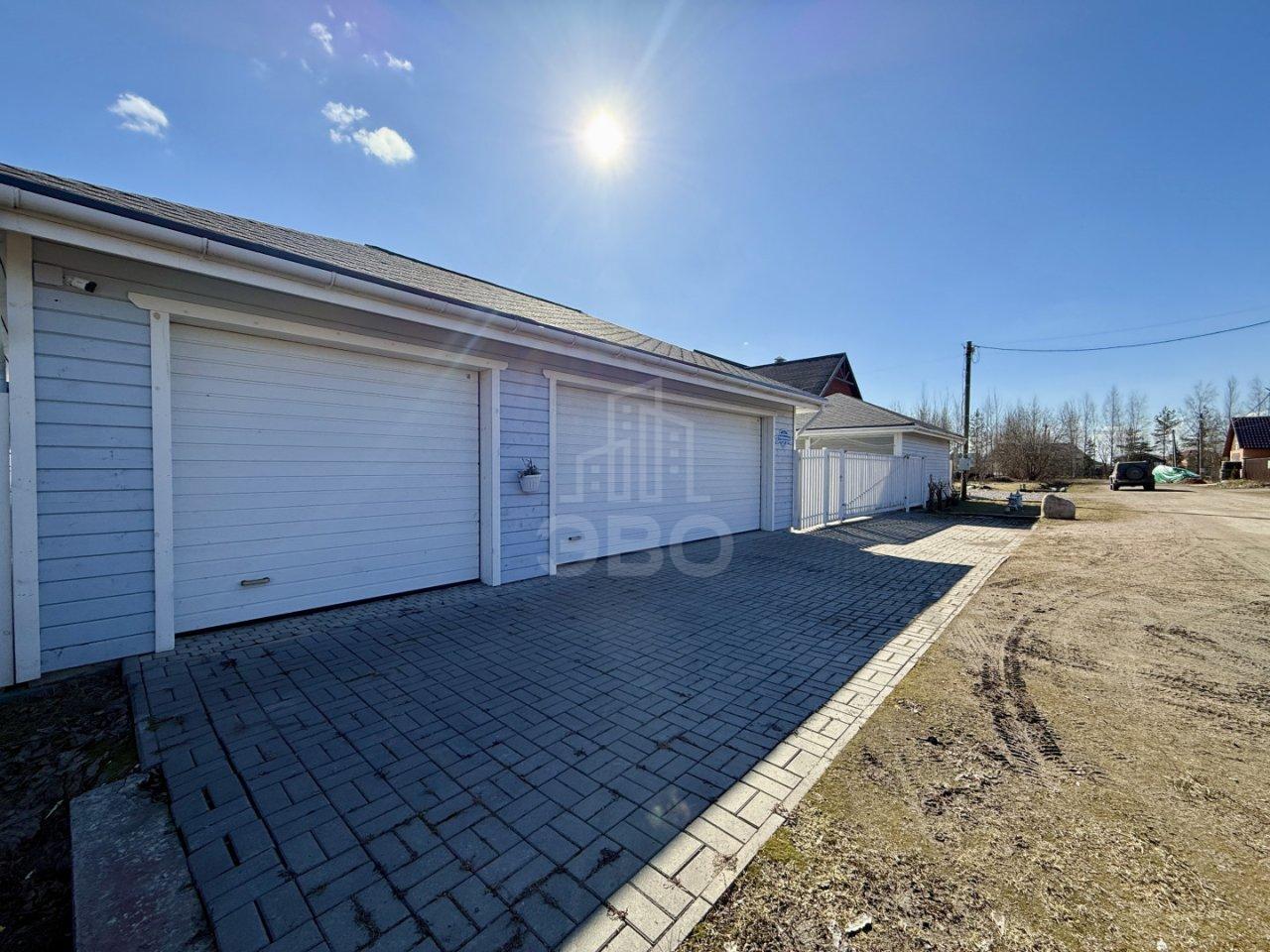 загородная недвижимость в Ленинградской области по адресу: Рябиновая ул., 17