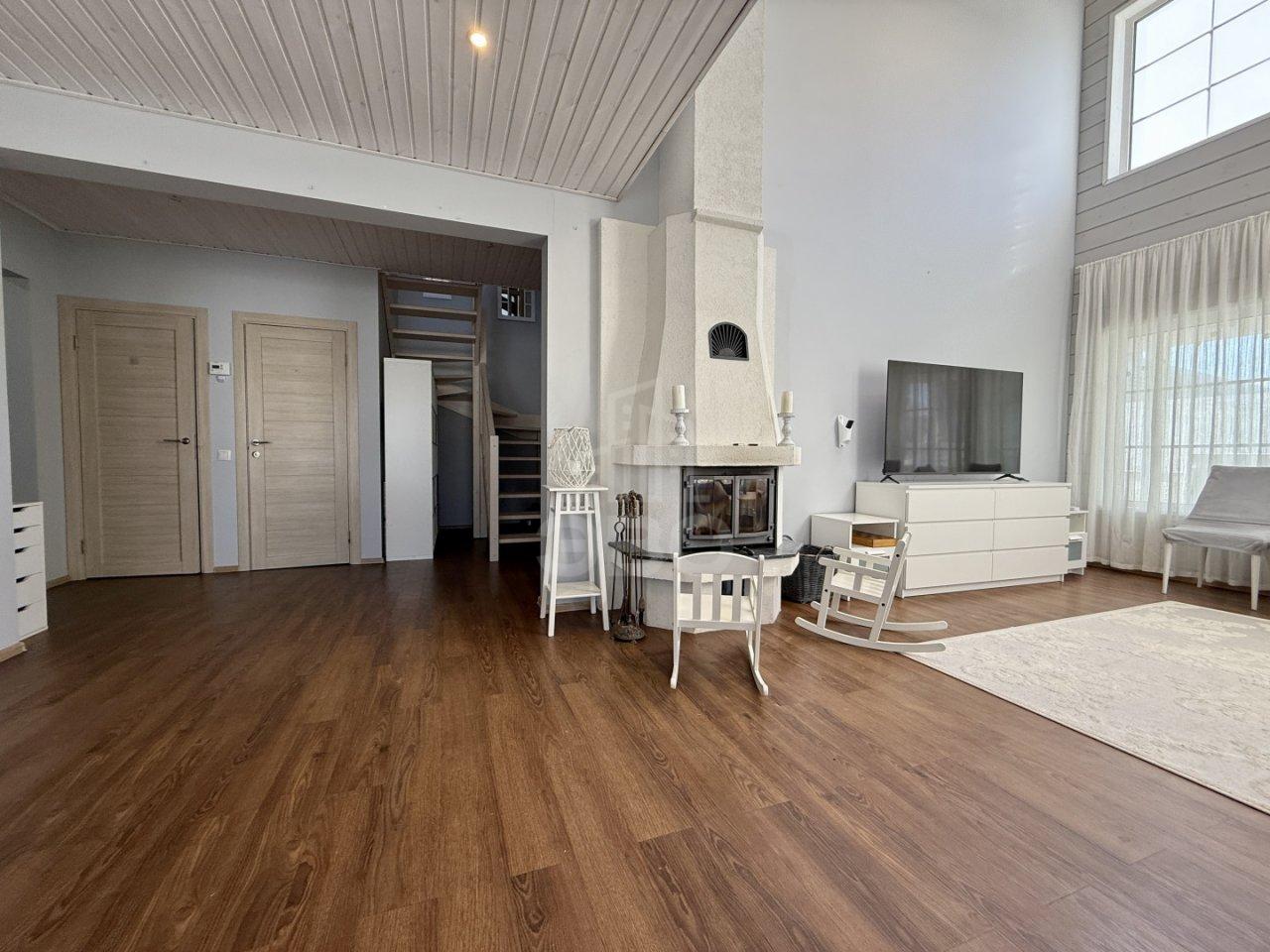 загородная недвижимость в Ленинградской области по адресу: Рябиновая ул., 17