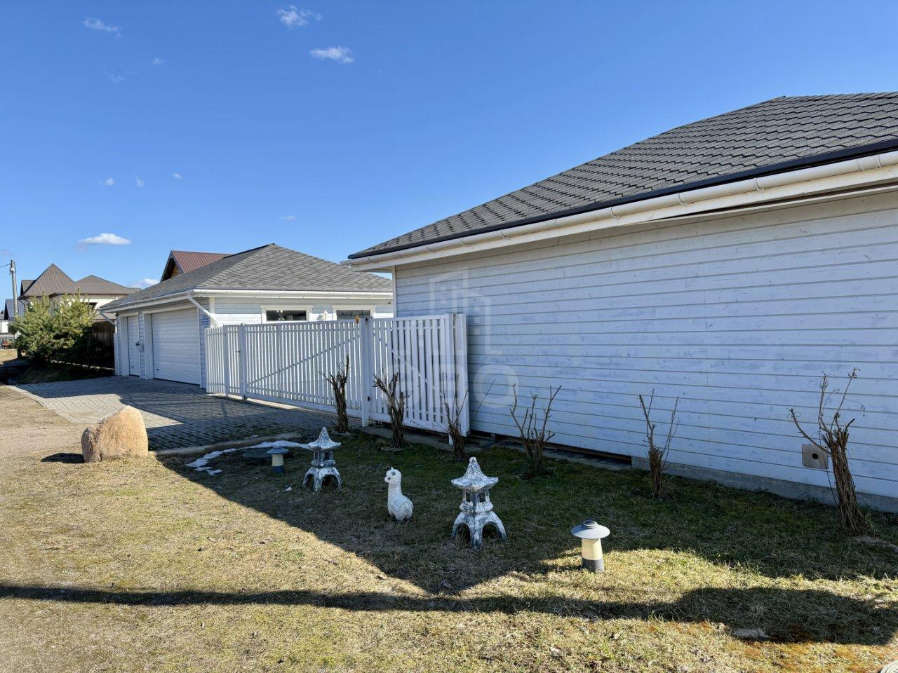 загородная недвижимость в Ленинградской области по адресу: Рябиновая ул., 17