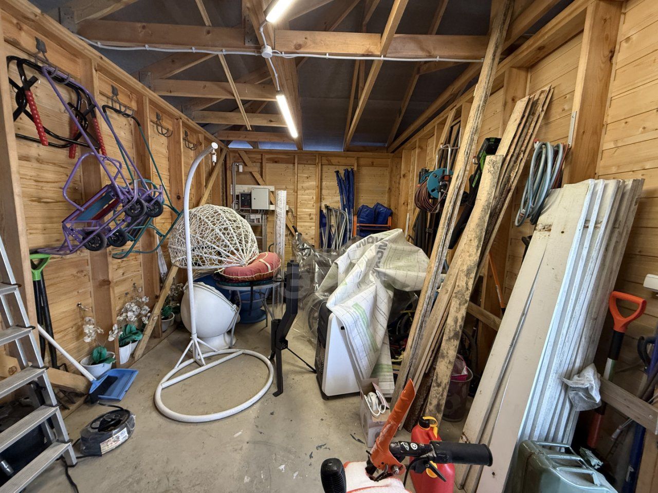 загородная недвижимость в Ленинградской области по адресу: Рябиновая ул., 17