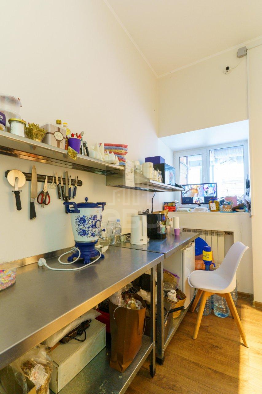 коммерция в Санкт-Петербурге по адресу: 2-я В.О. линия, 13/6