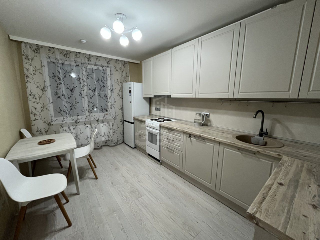 трехкомнатная квартира в Санкт-Петербурге по адресу: Ленинский проспект, 68