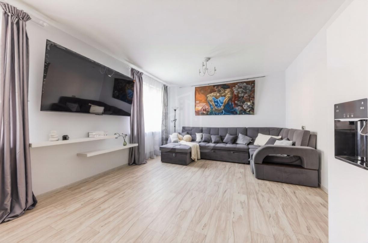 трехкомнатная квартира в Санкт-Петербурге по адресу: Днепропетровская ул., 37