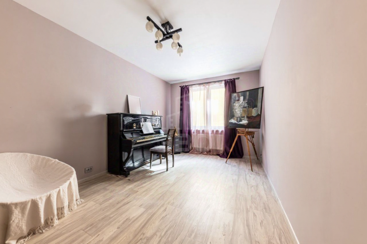 трехкомнатная квартира в Санкт-Петербурге по адресу: Днепропетровская ул., 37