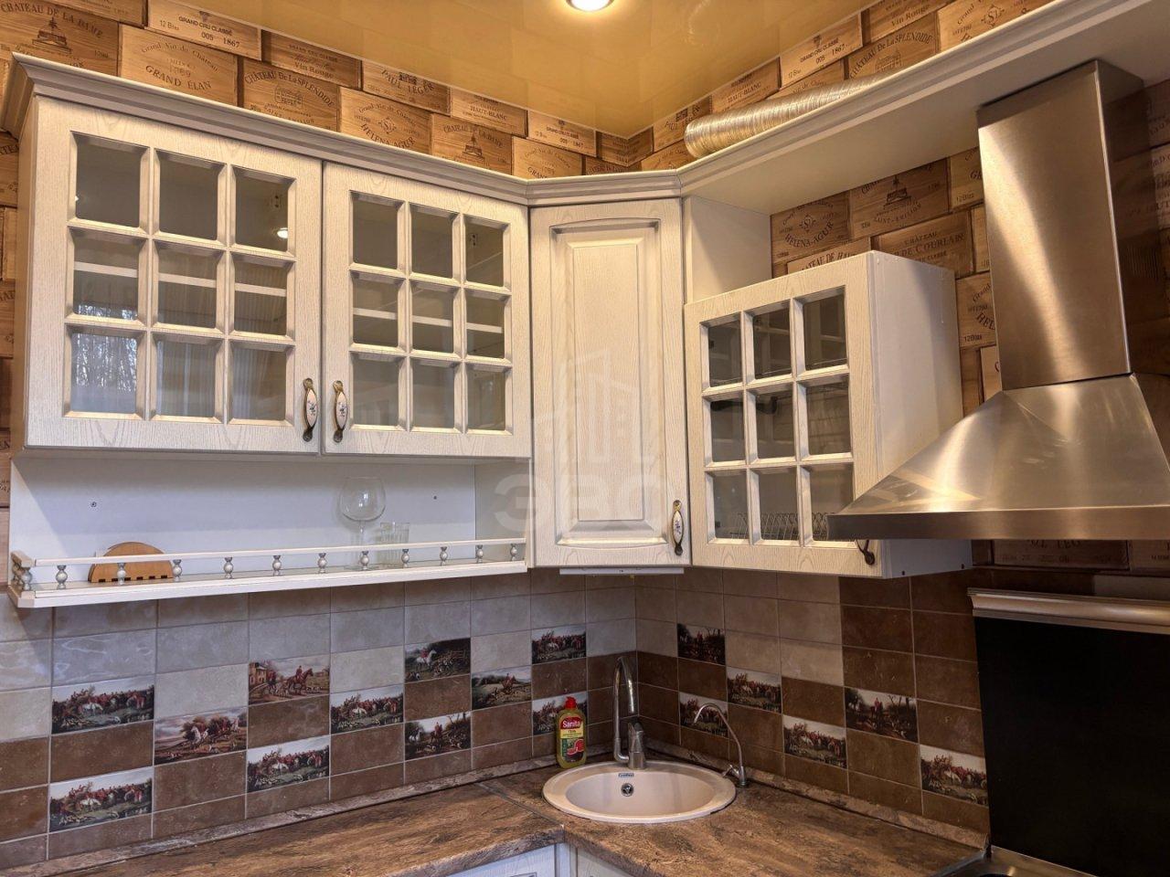 трехкомнатная квартира в Санкт-Петербурге по адресу: Чёрной речки наб., 8