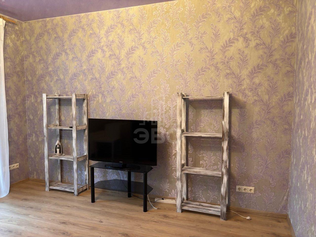 трехкомнатная квартира в Санкт-Петербурге по адресу: Чёрной речки наб., 8