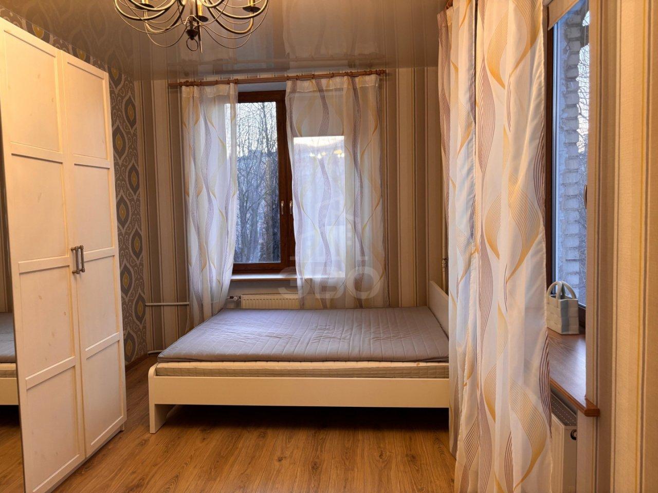 трехкомнатная квартира в Санкт-Петербурге по адресу: Чёрной речки наб., 8