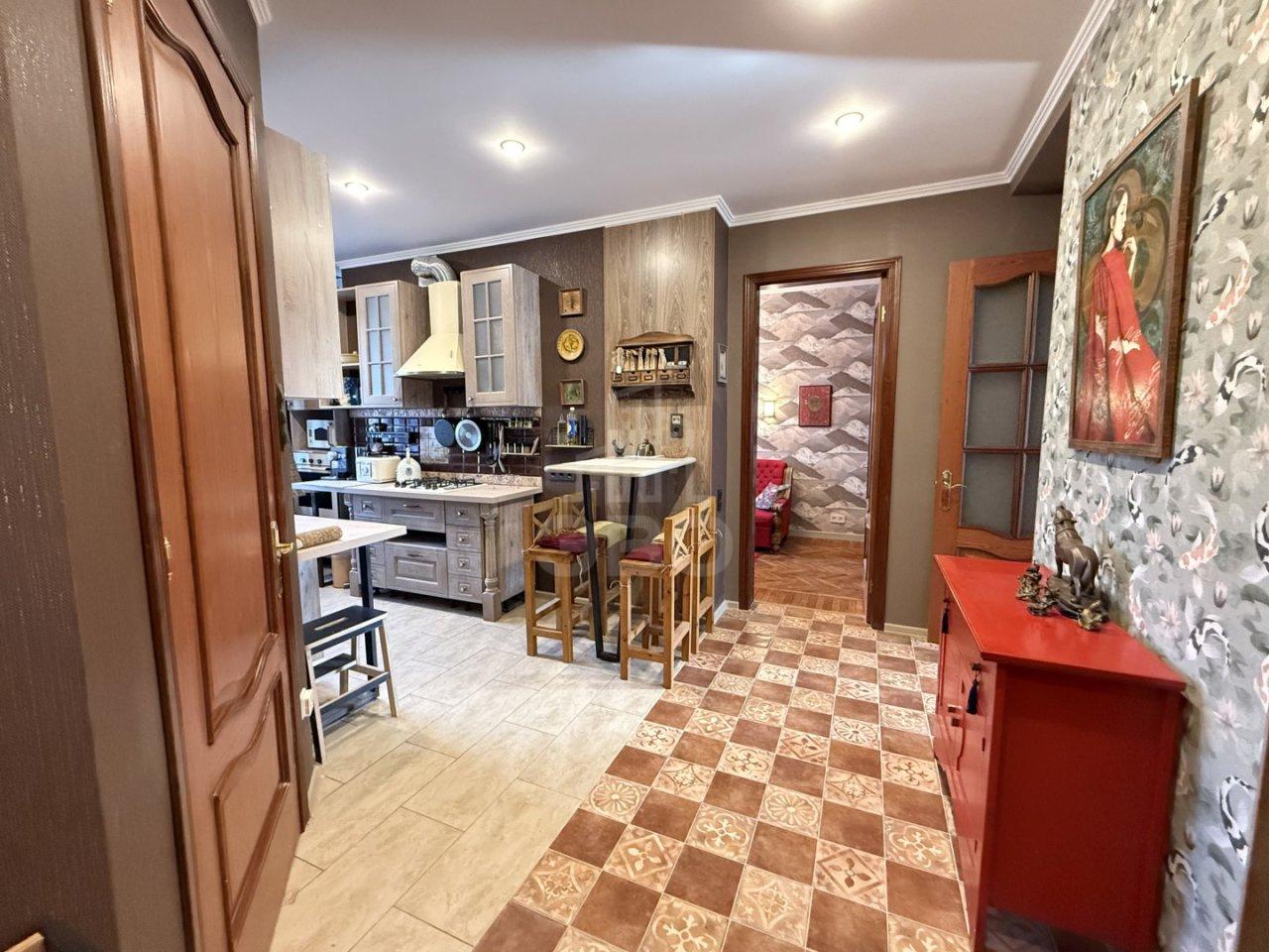 трехкомнатная квартира в Ленинградской области по адресу: Красноармейский проспект, 15