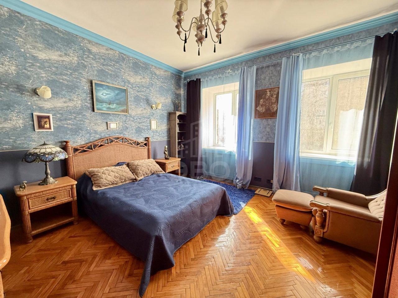 трехкомнатная квартира в Ленинградской области по адресу: Красноармейский проспект, 15