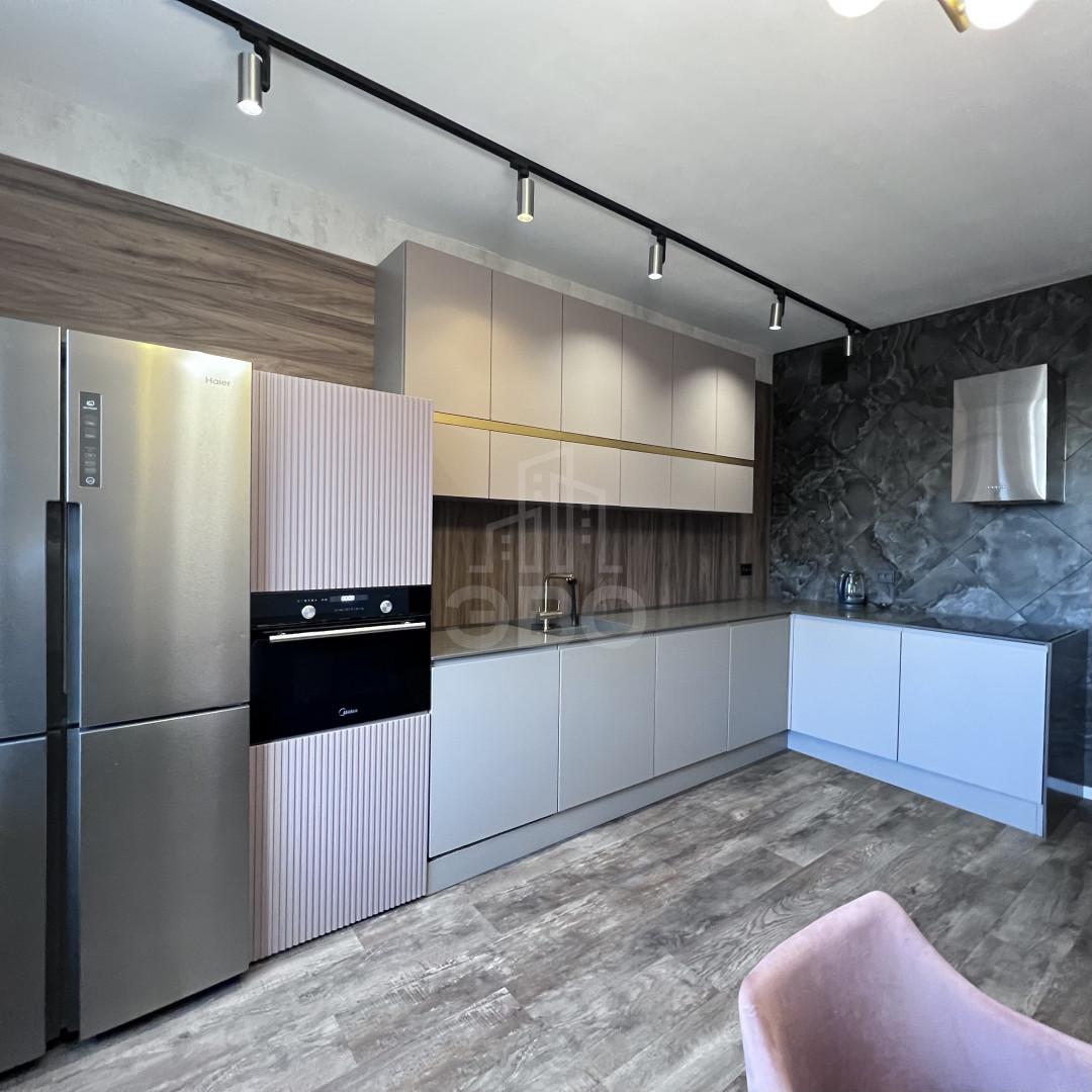 трехкомнатная квартира в Санкт-Петербурге по адресу: Смоленская ул., 18