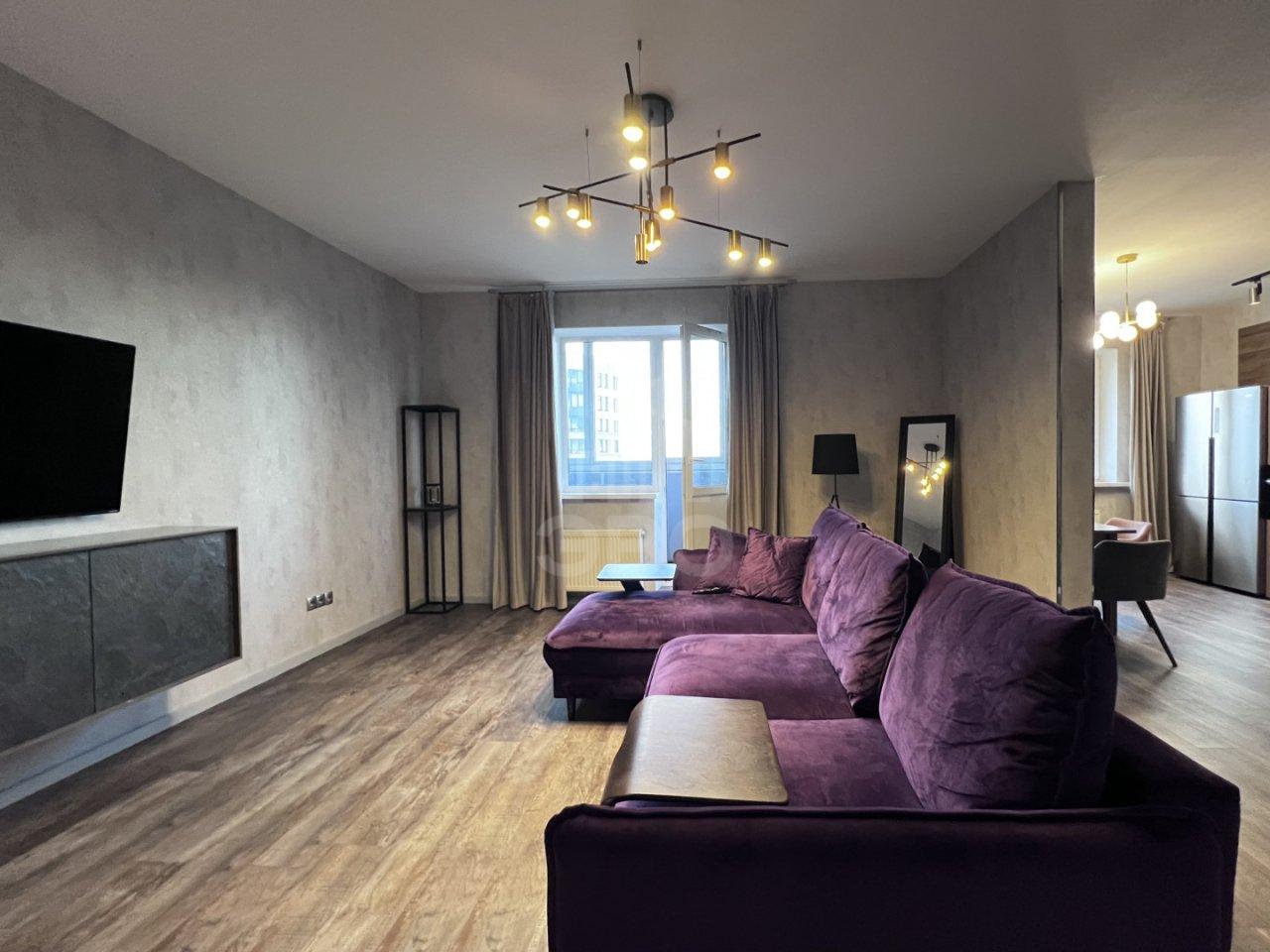 трехкомнатная квартира в Санкт-Петербурге по адресу: Смоленская ул., 18