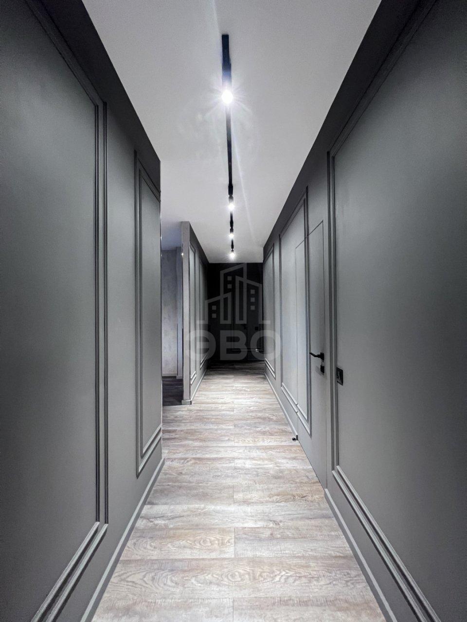 трехкомнатная квартира в Санкт-Петербурге по адресу: Смоленская ул., 18