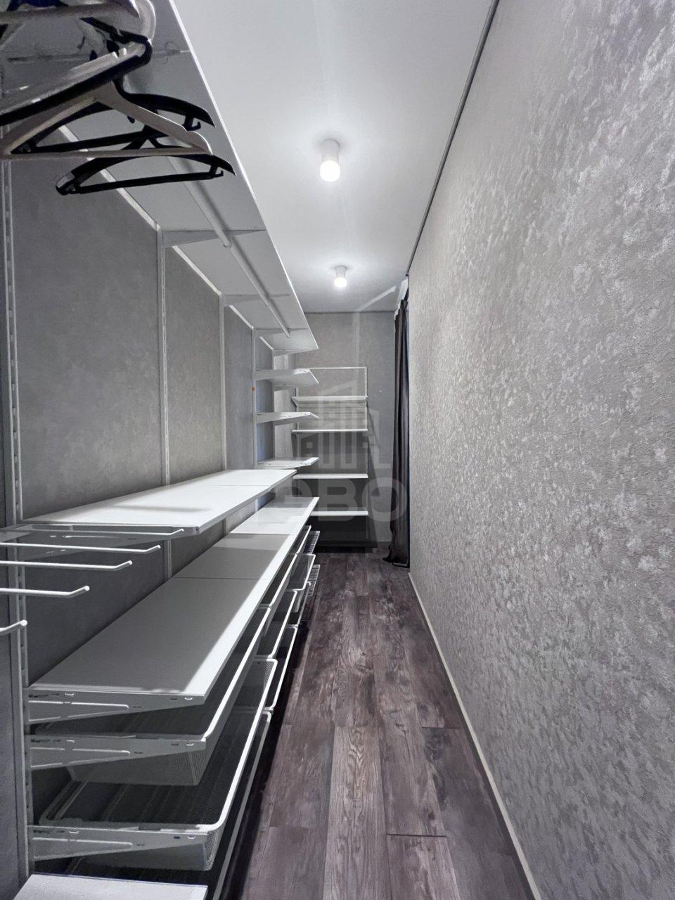 трехкомнатная квартира в Санкт-Петербурге по адресу: Смоленская ул., 18