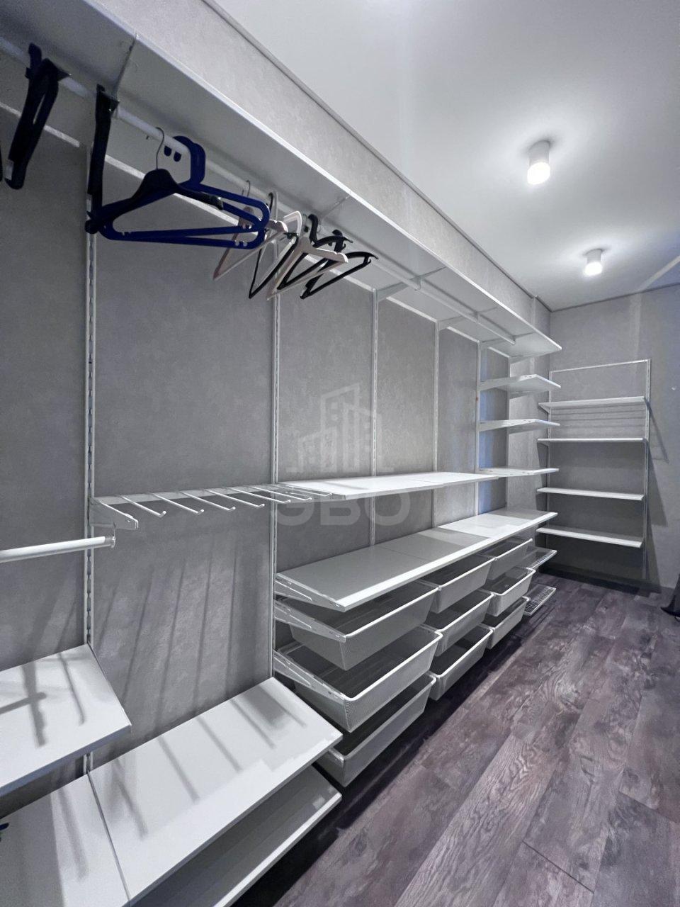 трехкомнатная квартира в Санкт-Петербурге по адресу: Смоленская ул., 18