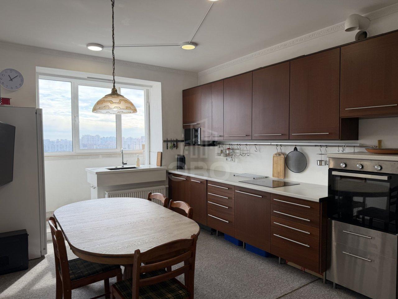 трехкомнатная квартира в Санкт-Петербурге по адресу: Шостаковича ул., 3, к 1