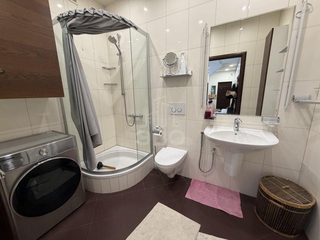 трехкомнатная квартира в Санкт-Петербурге по адресу: Шостаковича ул., 3, к 1