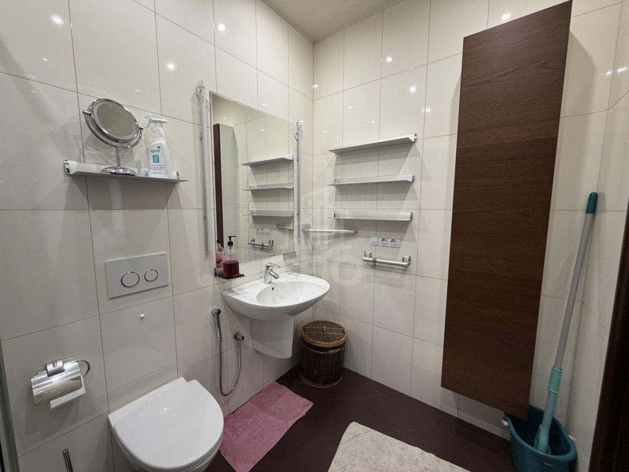 трехкомнатная квартира в Санкт-Петербурге по адресу: Шостаковича ул., 3, к 1