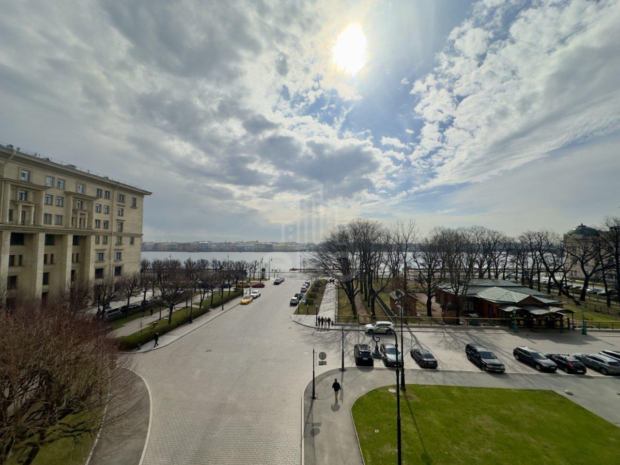 двухкомнатная квартира в Санкт-Петербурге по адресу: Петровская наб., 4