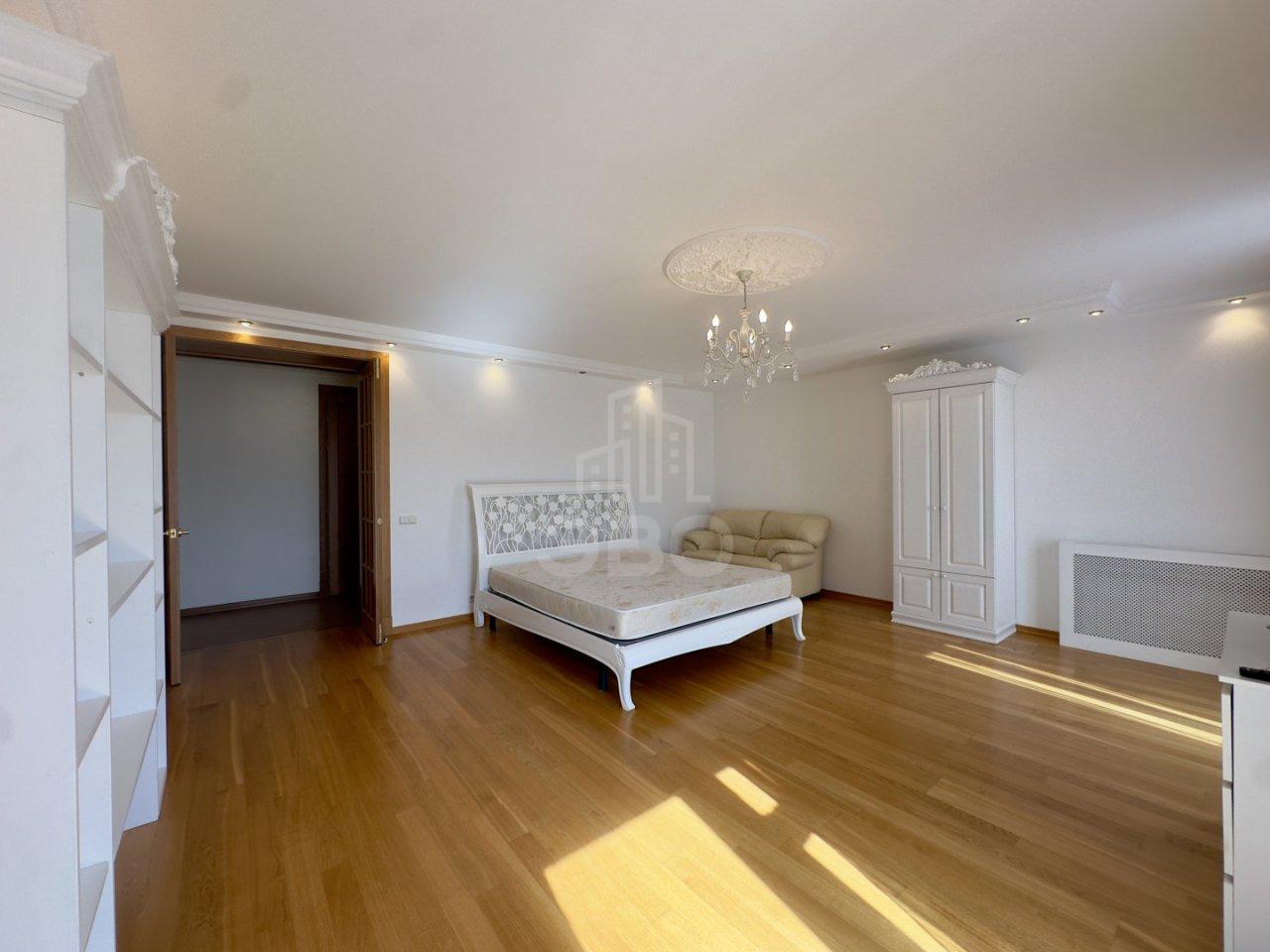 двухкомнатная квартира в Санкт-Петербурге по адресу: Петровская наб., 4