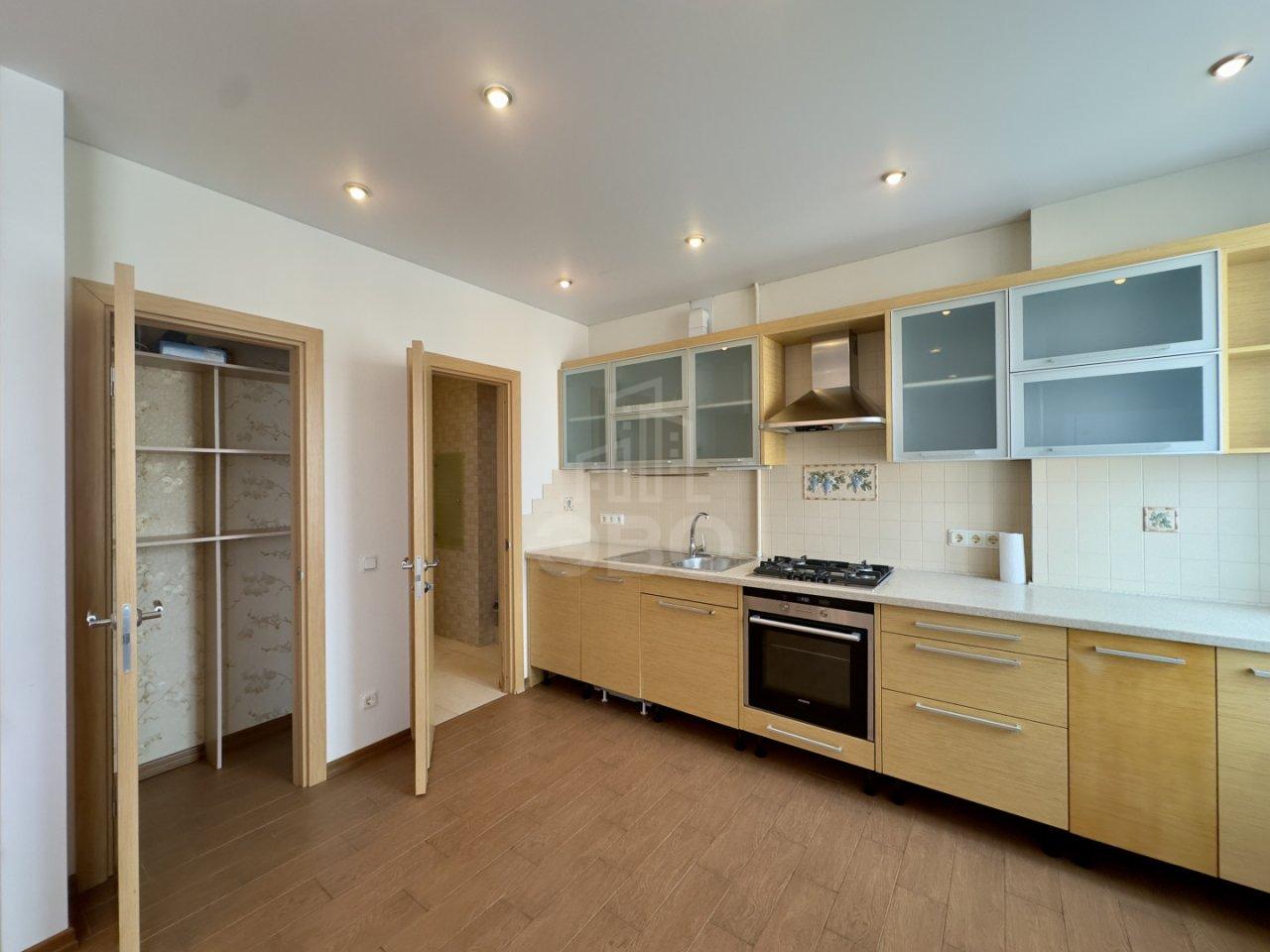 двухкомнатная квартира в Санкт-Петербурге по адресу: Петровская наб., 4