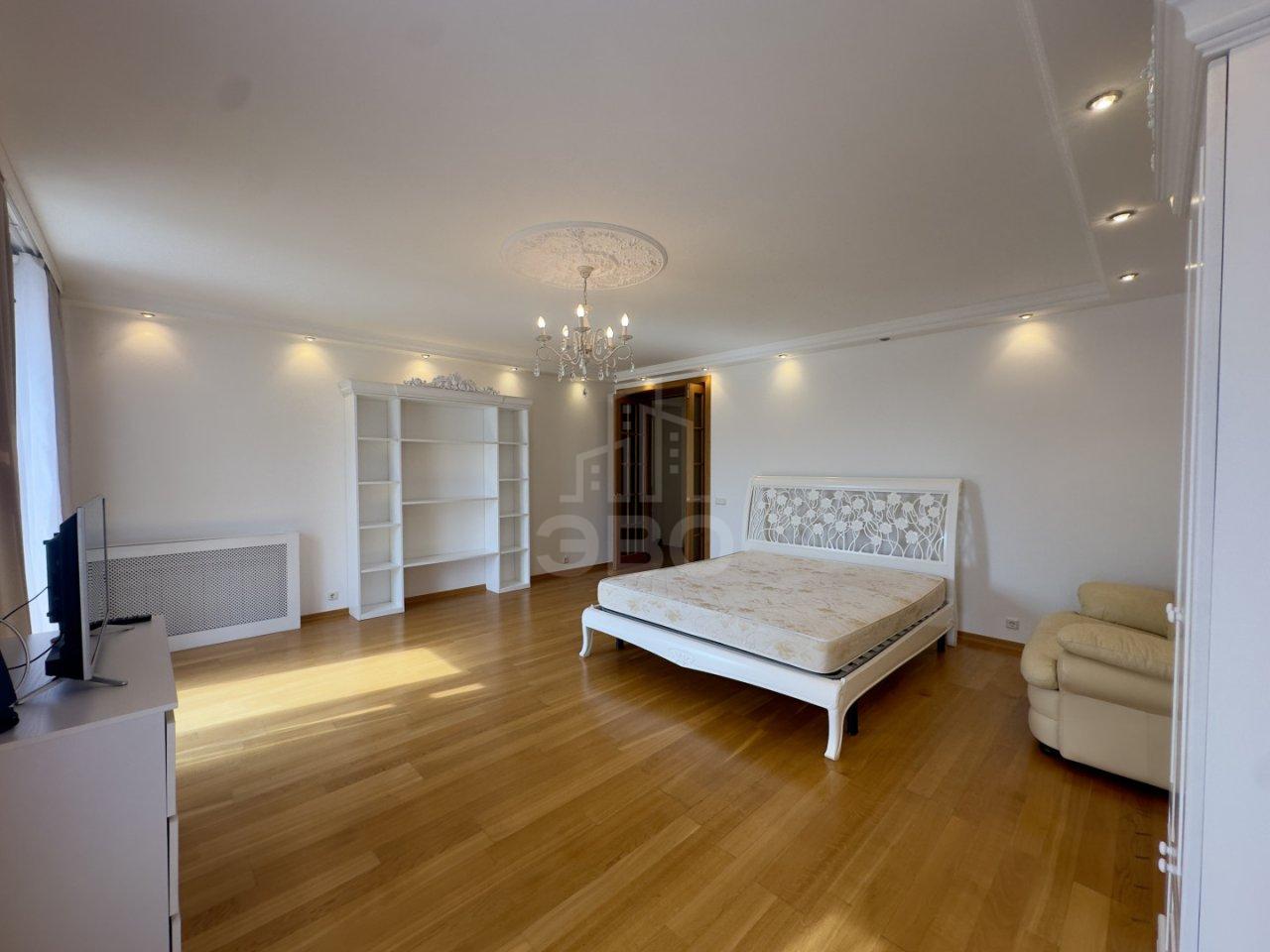 двухкомнатная квартира в Санкт-Петербурге по адресу: Петровская наб., 4