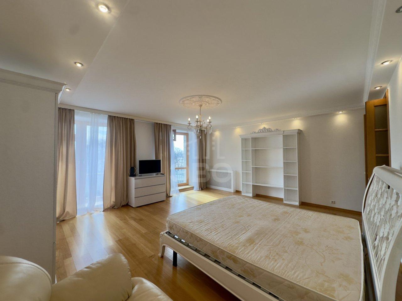 двухкомнатная квартира в Санкт-Петербурге по адресу: Петровская наб., 4