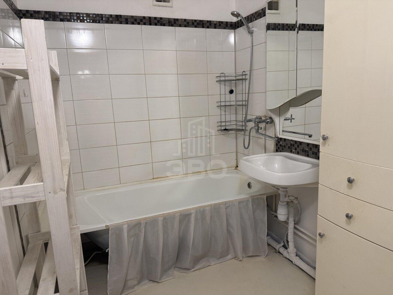 трехкомнатная квартира в Санкт-Петербурге по адресу: Фёдора Абрамова ул., 4