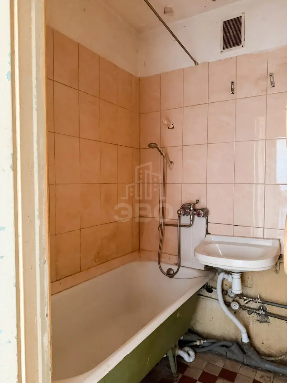 трехкомнатная квартира в Санкт-Петербурге по адресу: Стойкости ул., 15
