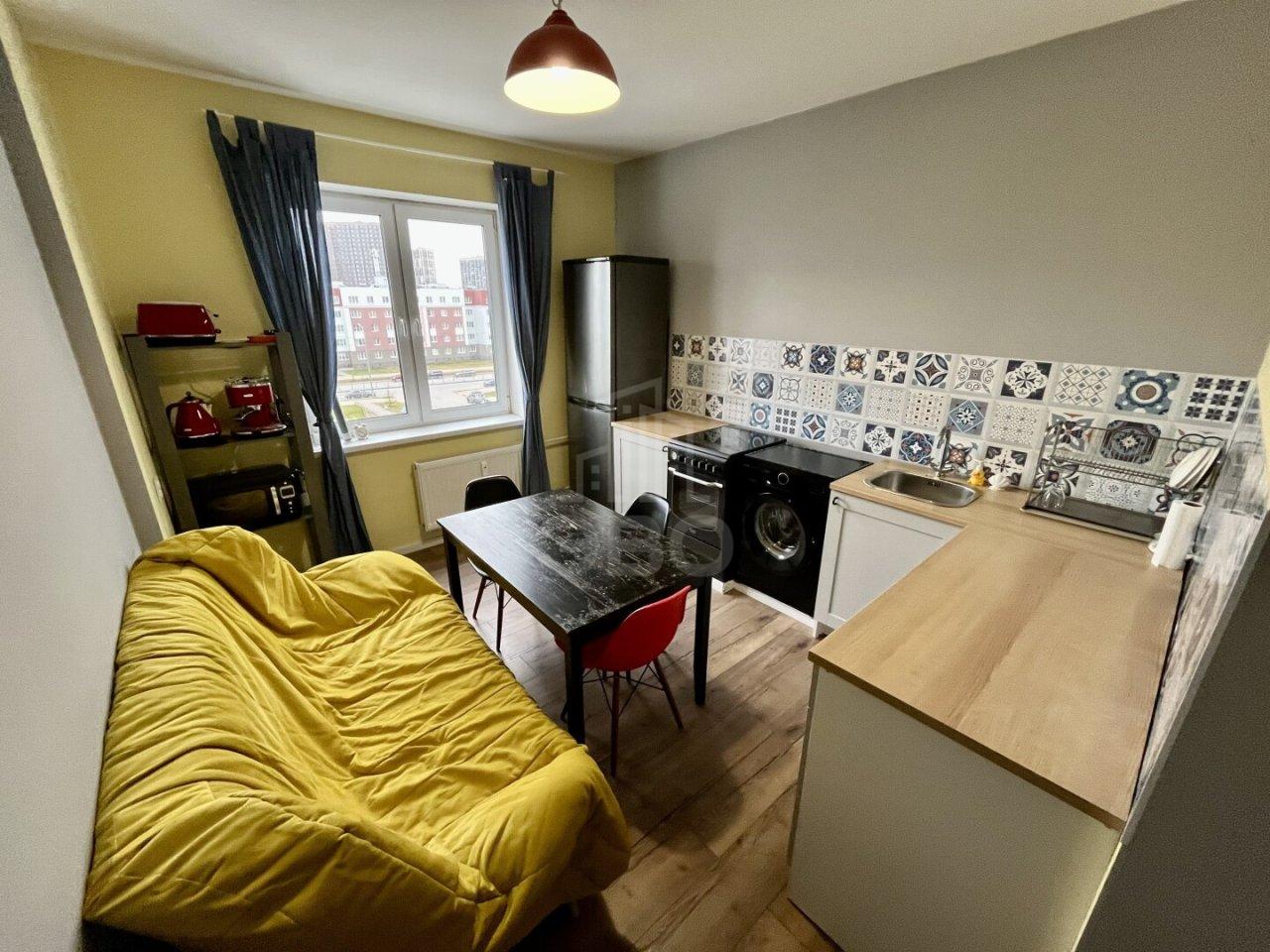 однокомнатная квартира в Санкт-Петербурге по адресу: Юнтоловский проспект, 49, к 7