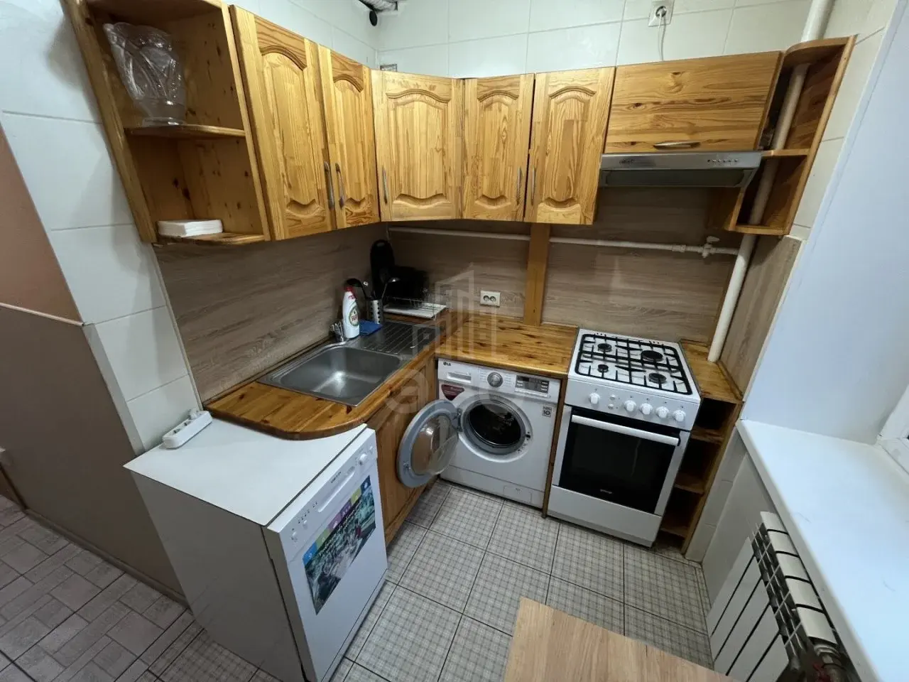 трехкомнатная квартира в Санкт-Петербурге по адресу: Кузнецовская ул., 10