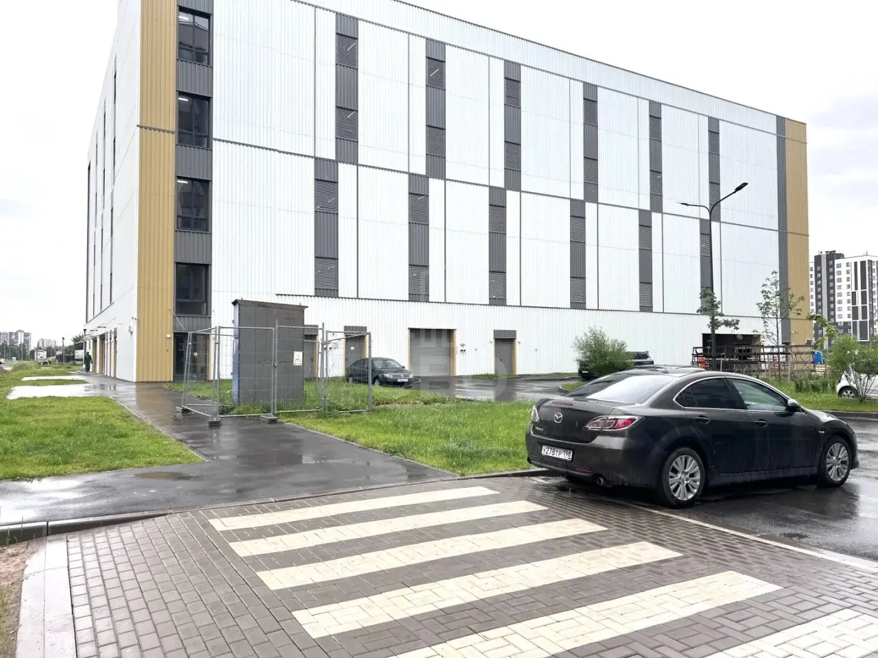 трехкомнатная квартира в Ленинградской области по адресу: Центральная ул., 30, к 1