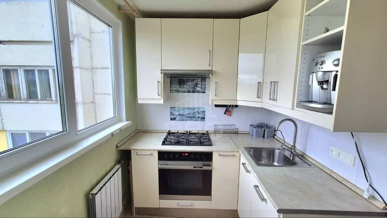 трехкомнатная квартира в Санкт-Петербурге по адресу: Ветеранов проспект, 139, к 1