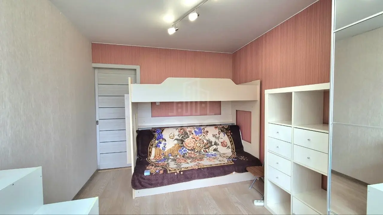 трехкомнатная квартира в Санкт-Петербурге по адресу: Ветеранов проспект, 139, к 1