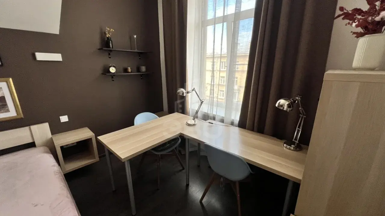 трехкомнатная квартира в Санкт-Петербурге по адресу: Бабушкина ул., 85