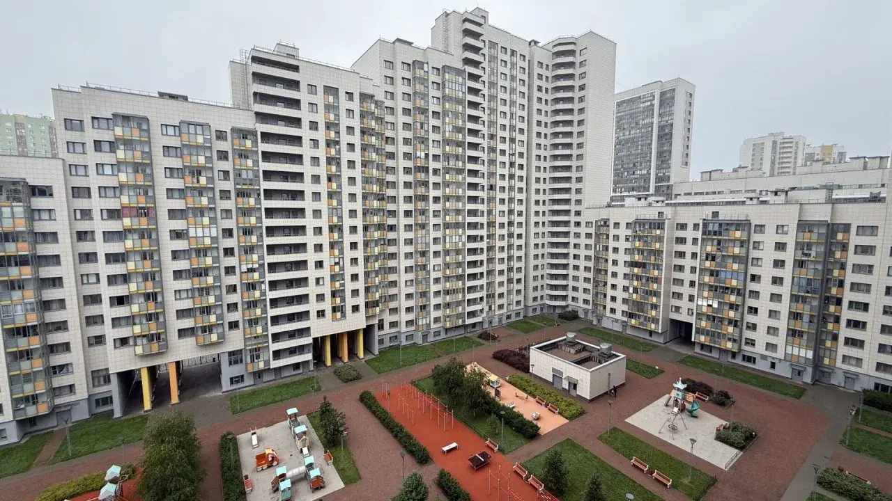 однокомнатная квартира в Санкт-Петербурге по адресу: Среднерогатская ул., 13, к 1, строение 1